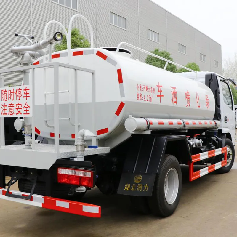 La funzione e l'applicazione del camion irrigatore d'acqua.