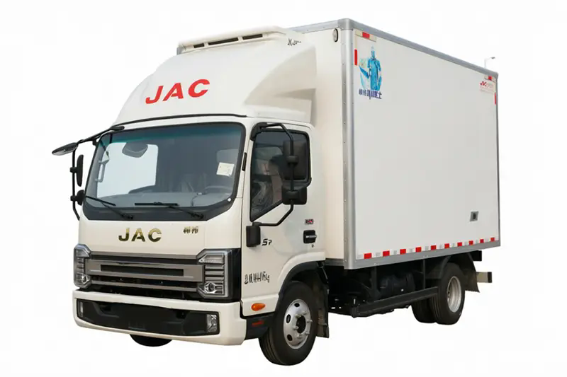 In che modo un camion frigorifero protegge il carico sensibile alla temperatura durante il trasporto?