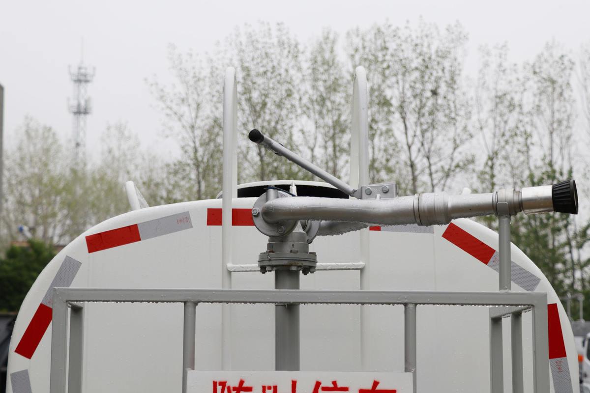 High-pressure Water Sprinkler Truck